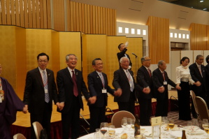 ロータリーソング斉唱「手に手つないで」