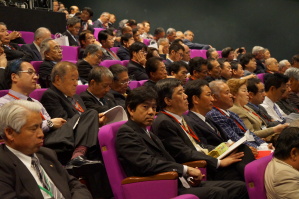 熱心に聴き入る御出席者